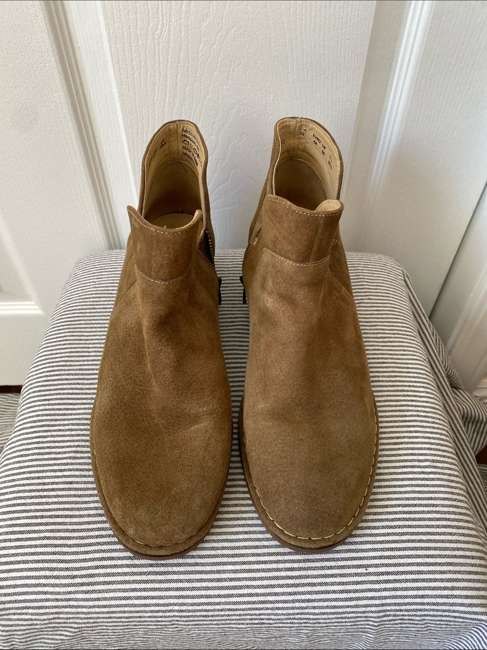 Hush Puppies Men's Suede Chukka Boots in Tan Brown